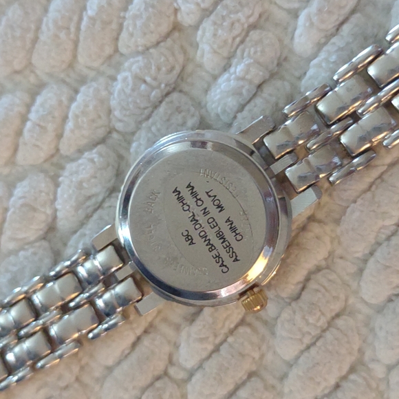 Vintage Geneva Gold & Silver Colored Watch - Picture 5 of 5